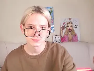 KiraHill – webcam model profile photo Image 5