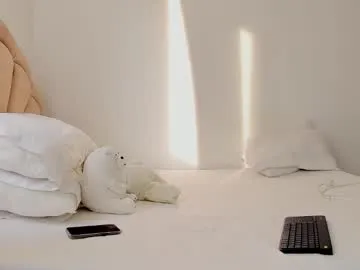 Alikams – webcam model profile photo Image 4