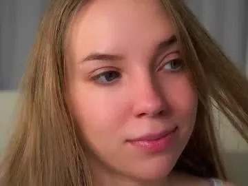 IamCrystal2 – webcam model profile photo Image 12