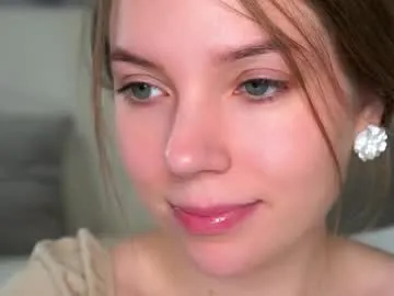 IamCrystal2 – webcam model profile photo Image 16