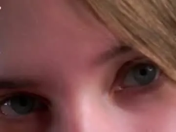 IamCrystal2 – webcam model profile photo Image 3