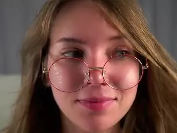 IamCrystal2 – webcam model profile photo Image 4