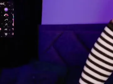 AnnyReina – webcam model profile photo Image 7