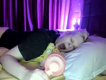 EmilyWeston – webcam model profile photo Image 10