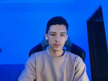 santi_twink19 – webcam model profile photo