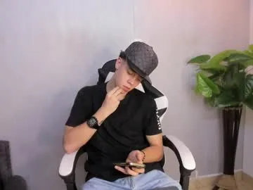 Donovan_Desmond – webcam model profile photo Image 11