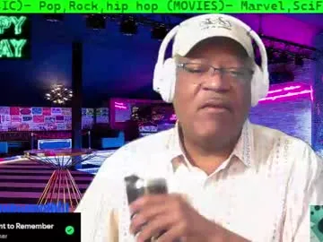 HugeTitties – webcam model profile photo Image 3