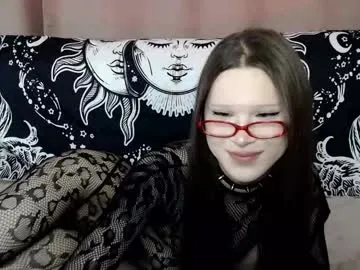 LiliSnow – webcam model profile photo Image 2