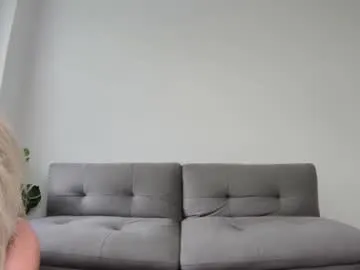 IsaRose – webcam model profile photo Image 8