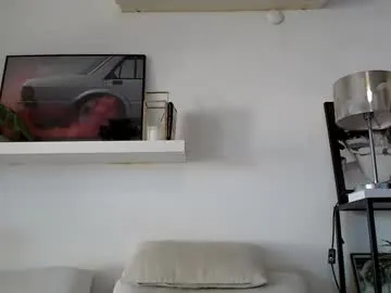 GianaBravo – webcam model profile photo Image 2