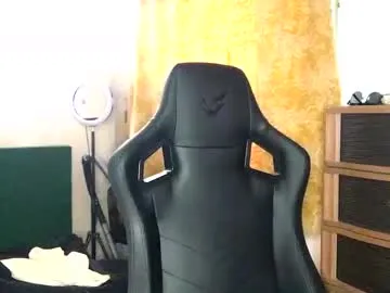 JulyWood – webcam model profile photo Image 6