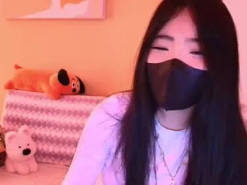 MiraLocks – webcam model profile photo Image 12