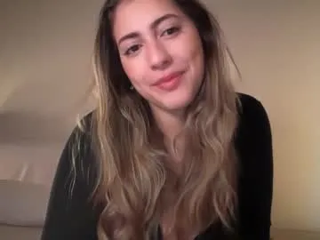 KarolRusso – webcam model profile photo Image 5