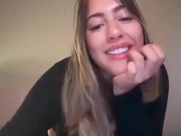 KarolRusso – webcam model profile photo Image 7