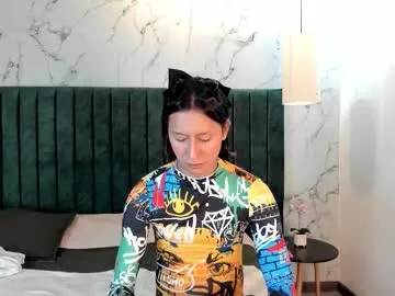 KiraHill – webcam model profile photo Image 5