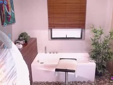 KiraHill – webcam model profile photo Image 8