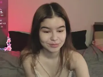 PeachBloom – webcam model profile photo Image 2