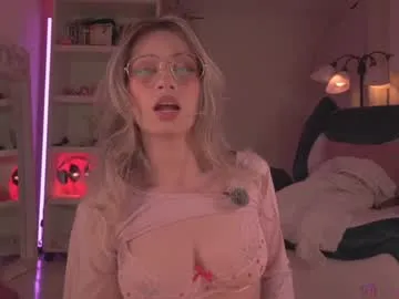 CassieGil – webcam model profile photo Image 12