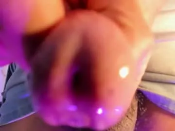 AmelieWilliams – webcam model profile photo Image 19