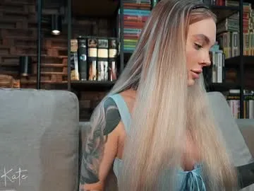 Amylewiss – webcam model profile photo Image 7