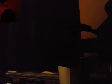 PhoenixK – webcam model profile photo Image 5