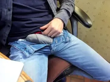 Amylewiss – webcam model profile photo Image 3