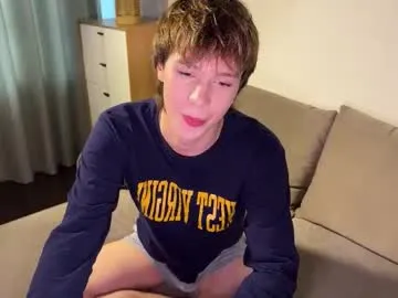 AlliNextDoor – webcam model profile photo Image 13