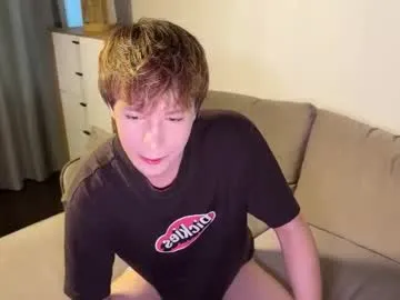 AlliNextDoor – webcam model profile photo Image 14