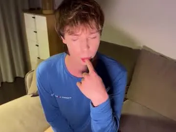 AlliNextDoor – webcam model profile photo Image 15