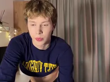 AlliNextDoor – webcam model profile photo Image 4