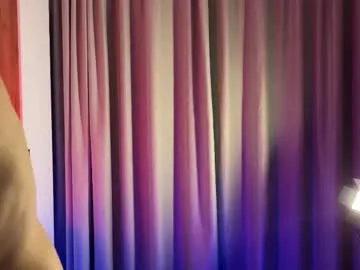 AlliNextDoor – webcam model profile photo Image 5