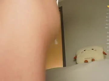 Adora188 – webcam model profile photo Image 2