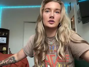 LunaKrismas – webcam model profile photo Image 12