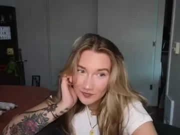 LunaKrismas – webcam model profile photo Image 15