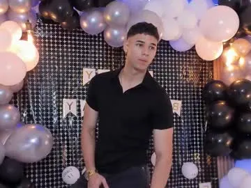 LauraFord – webcam model profile photo Image 12