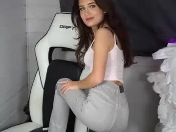 EmmilyCoopers18 – webcam model profile photo Image 4