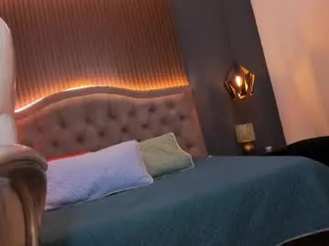 DenLina – webcam model profile photo Image 10