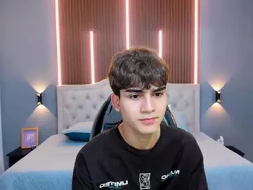 DenLina – webcam model profile photo Image 16