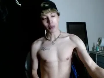 R0422 – webcam model profile photo Image 15