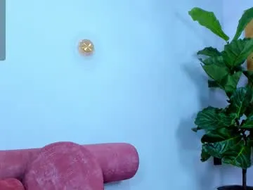 LunaKrismas – webcam model profile photo Image 4