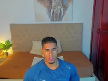 max04 – webcam model profile photo Image 8