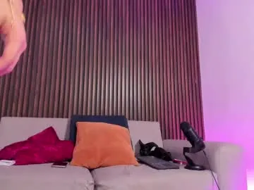 LiaBrooks – webcam model profile photo Image 5