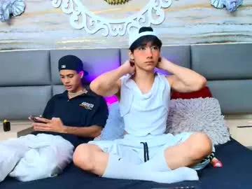 two_bags – webcam model profile photo Image 5