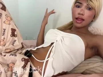 NikolleWilliams – webcam model profile photo Image 10