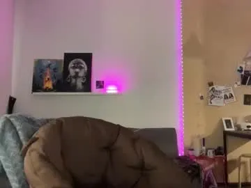 AmyBelmontt – webcam model profile photo Image 2