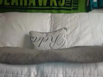 PeachBloom – webcam model profile photo Image 13