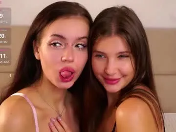 SK010 – webcam model profile photo Image 12