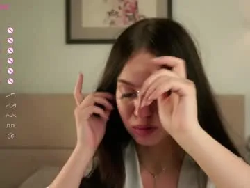 SK010 – webcam model profile photo Image 15