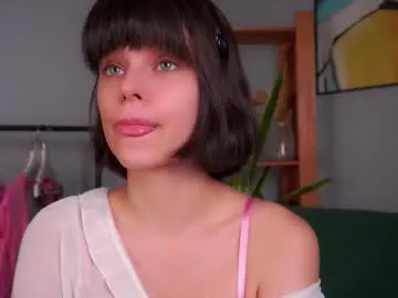 CassieGil – webcam model profile photo Image 14