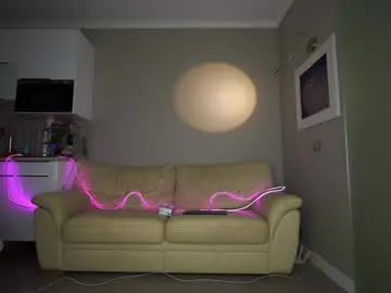 Alikams – webcam model profile photo Image 6